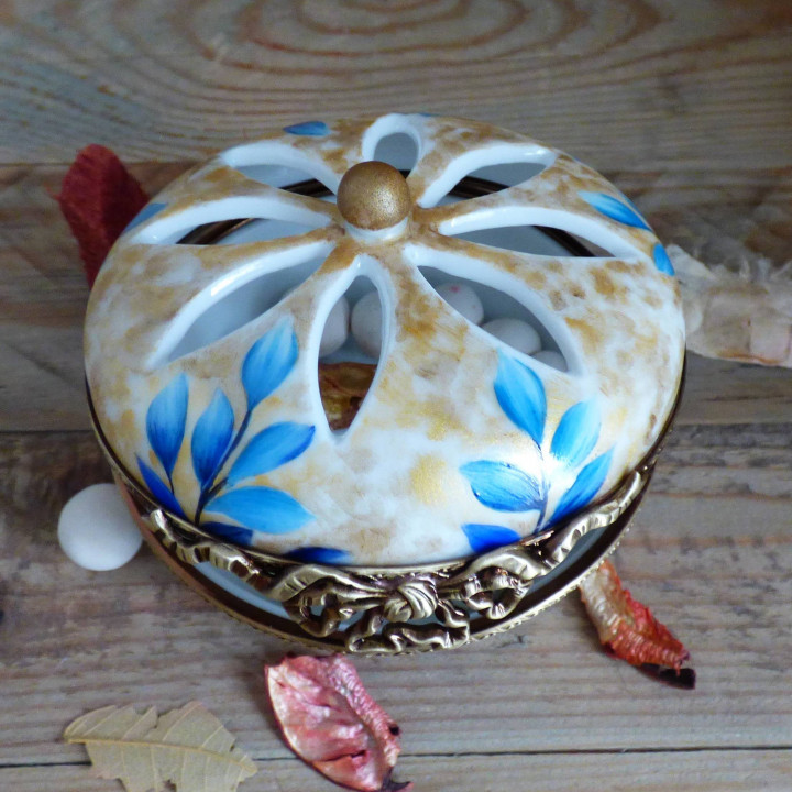 Porcelain perfume diffuser box - blue and gold leaf decoration