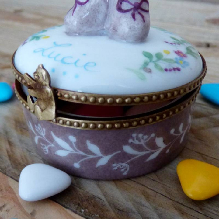 Boite à dents naissance porcelaine - Miniature chaussons beige violet