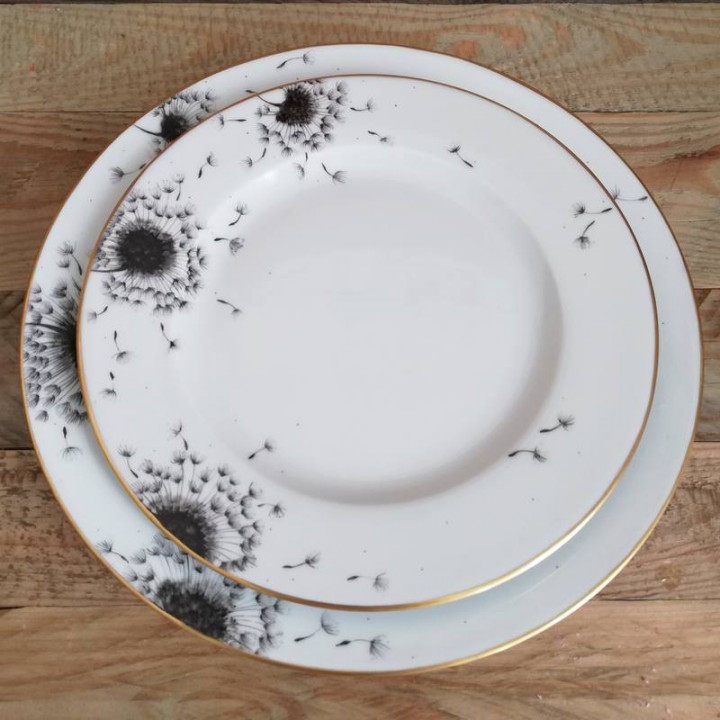 Service plate in french porcelain with blown dandelion and gold decor
