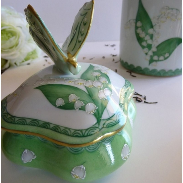 Boite porcelaine papillon - France - peint main - brin de muguet et Or