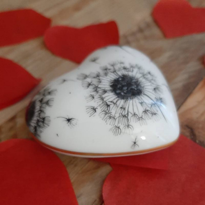 Paperweight porcelain heart - Fine gold and blown dandelions