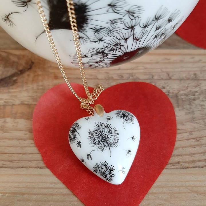 Collier coeur noir et or- Noces de porcelaine  décor pissenlit soufflé
