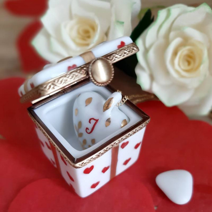 Gift box and red and gold porcelain heart necklace - personalized