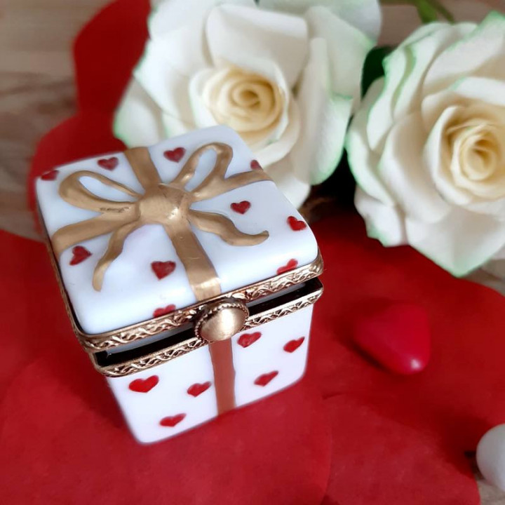 Gift box and red and gold porcelain heart necklace - personalized
