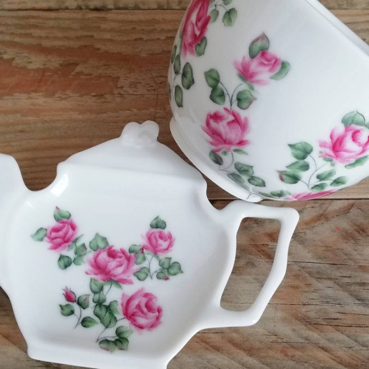 Tea bag rest in French porcelain - Secret of the roses decoration