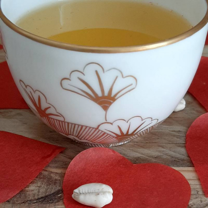 Tasse thé porcelaine sans anse Japon décor or fleurs de mariage