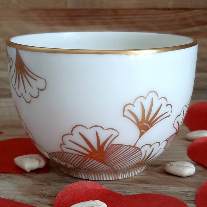 Tasse thé porcelaine sans anse Japon décor or fleurs de mariage