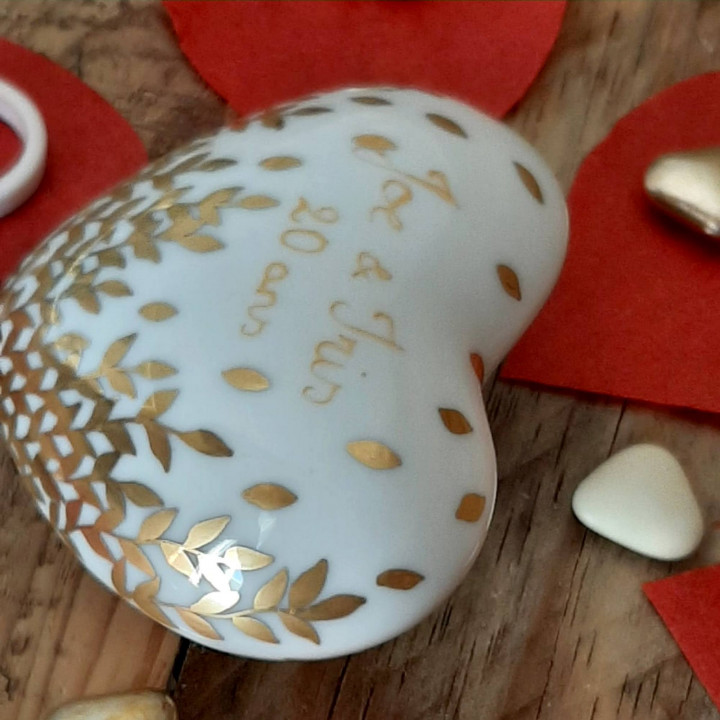 Coeur galet porcelaine - décor Or personnalisé - Noces de Porcelaine