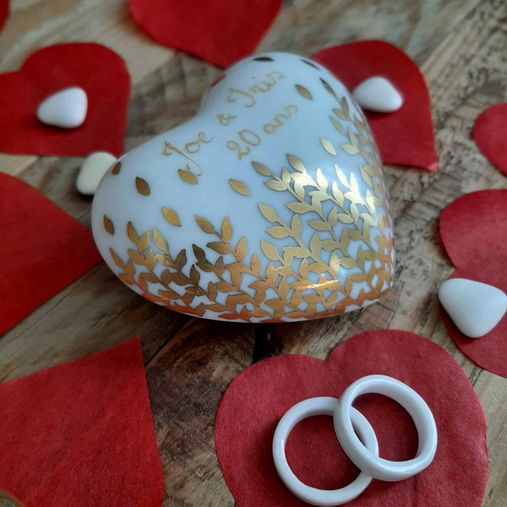 Paperweight porcelain heart - Fine gold and personalized decoration