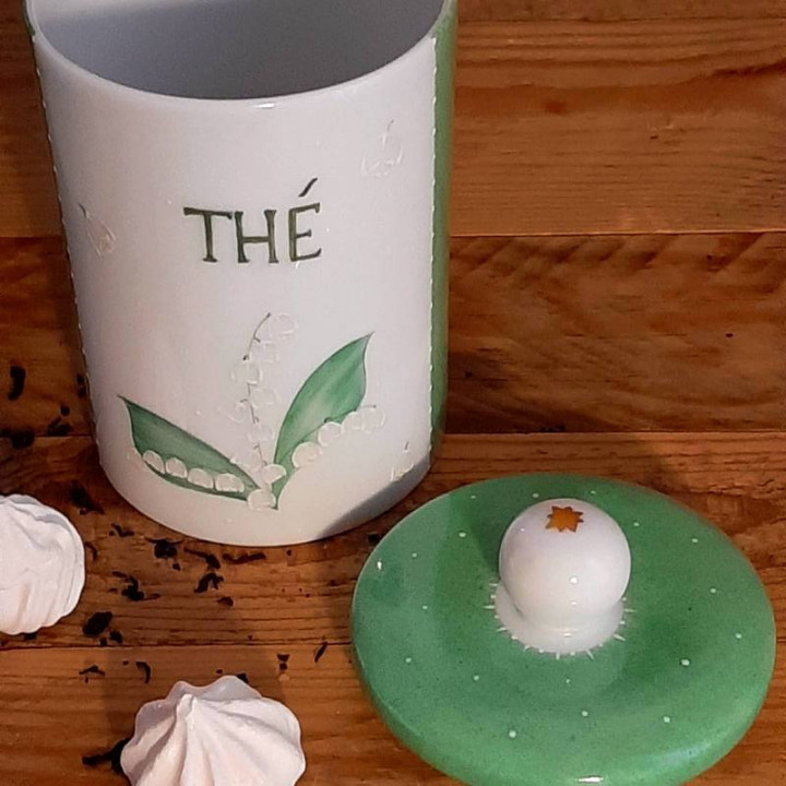 Pot à thé en porcelaine décor brin de muguet - 13 ans de mariage