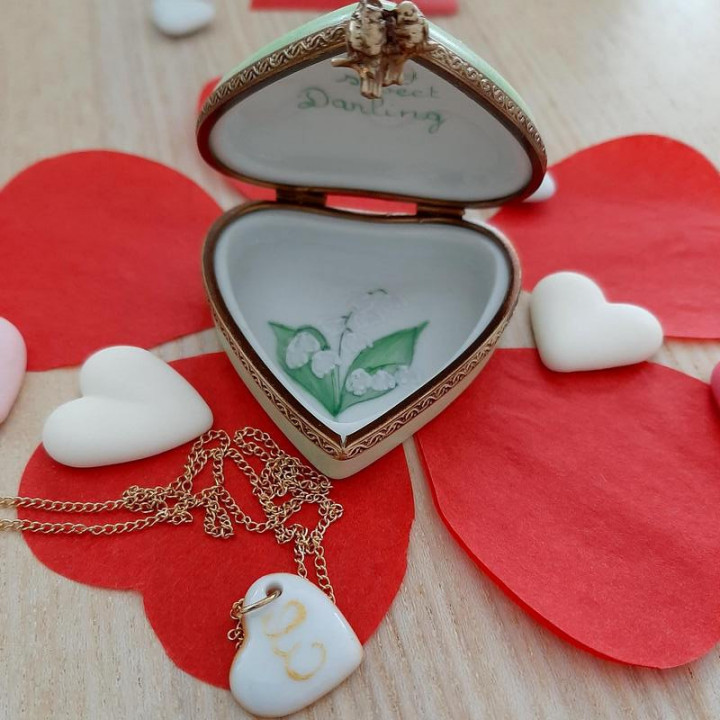 Boite alliances coeurs entrelacés porcelaine et or - Mariage