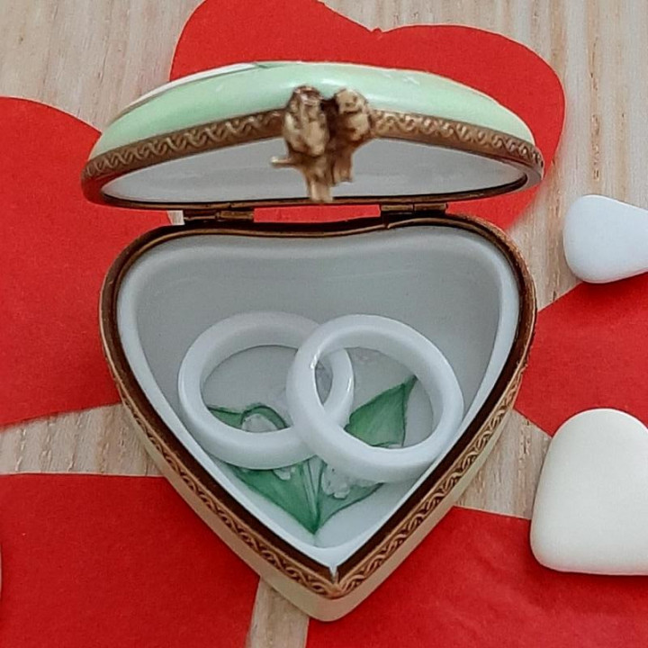 Boite alliances coeurs entrelacés porcelaine et or - Mariage