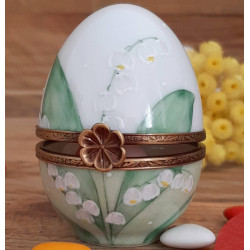 Boite œuf porcelaine décor muguet porte-bonheur. Boite à alliances