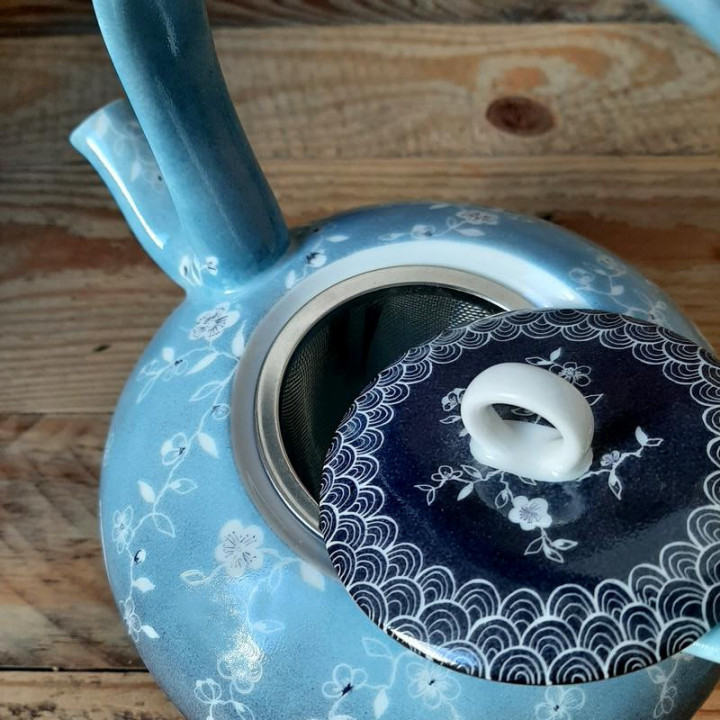 Théière porcelaine France décor inspiré de la vague Hokusai peint main