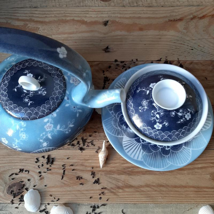 Théière porcelaine France décor inspiré de la vague Hokusai peint main
