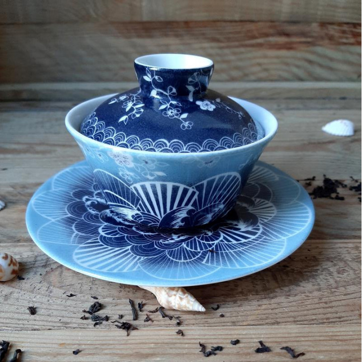 Tea cup with lid in porcelain from France, Hokusai blue wave design