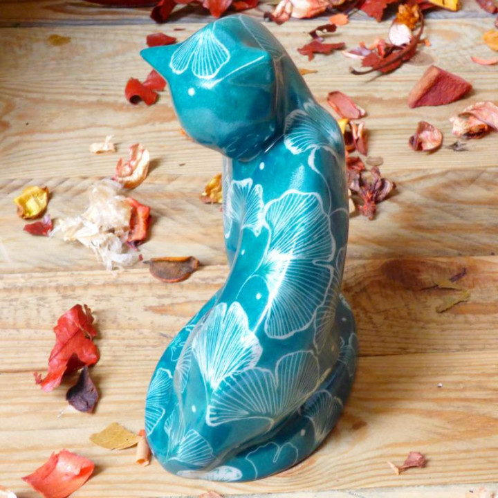Chat porcelaine fine -Statuette décoration - Décor feuilles de Ginko