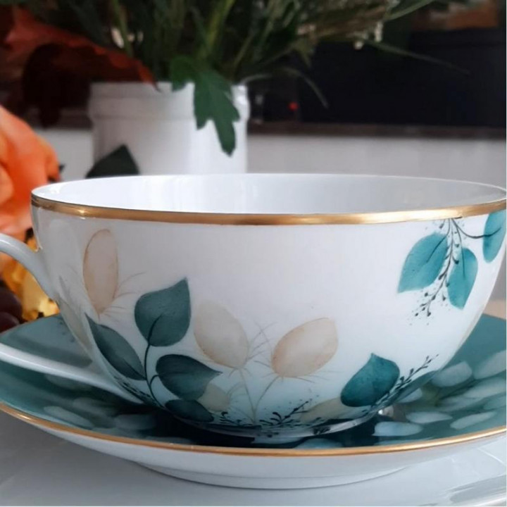 Tasse et sous tasse porcelaine pour petit déjeuner vert et Or - France