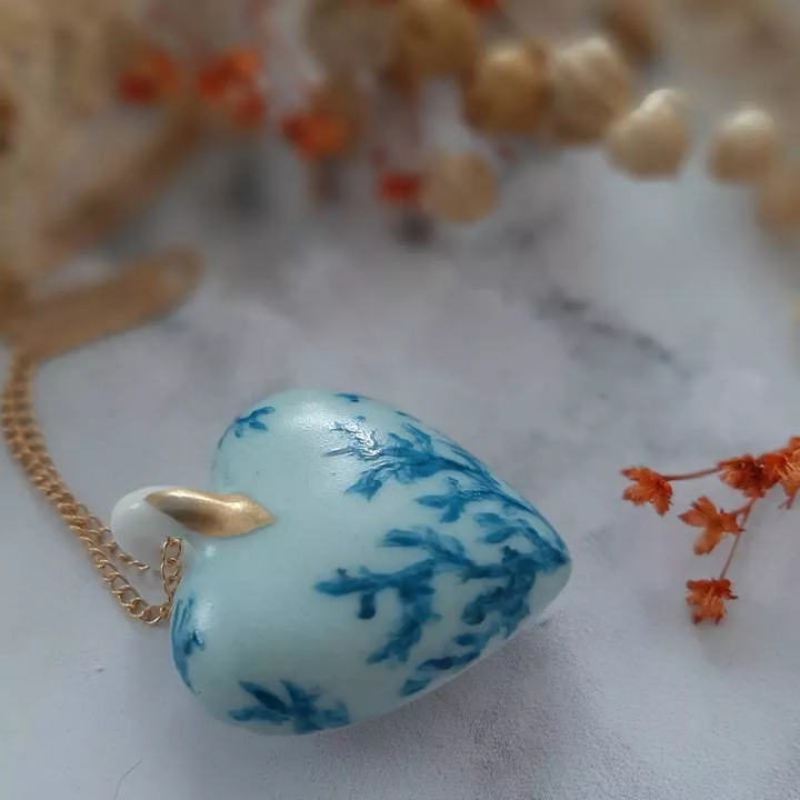 Collier coeur - Noces de porcelaine 20 ans - décor Corail bleu