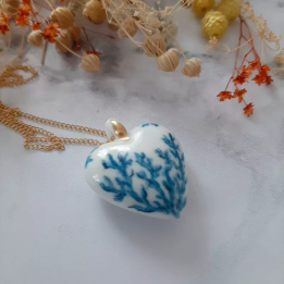 Collier coeur - Noces de porcelaine 20 ans - décor Corail bleu