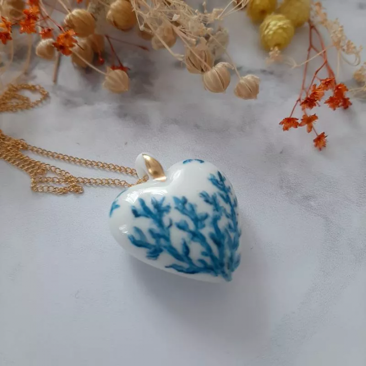 Collier coeur - Noces de porcelaine 20 ans - décor Corail bleu