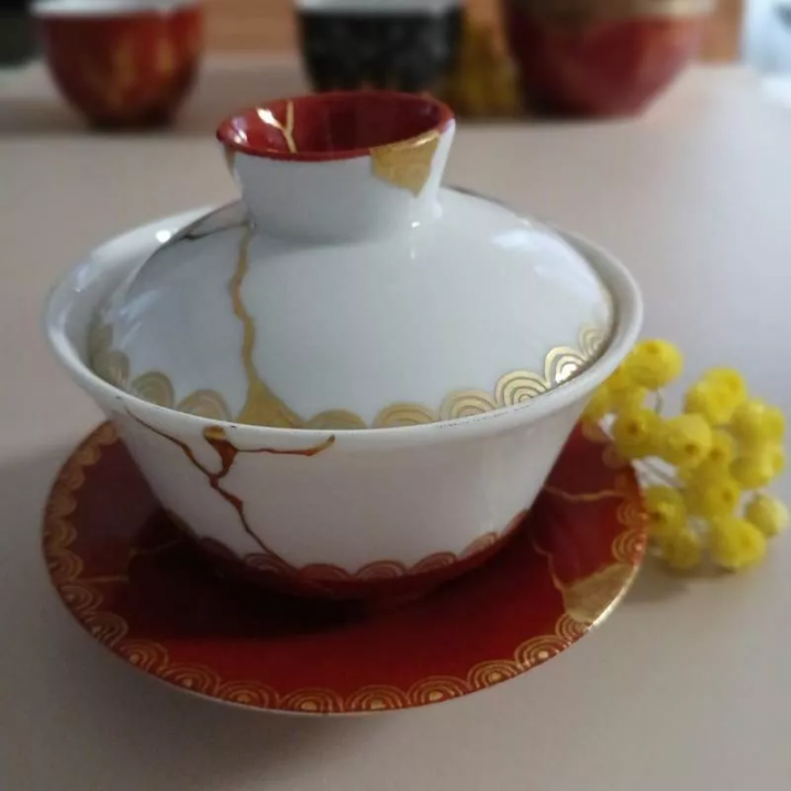Tea cup with lid in porcelain from France, Hokusai blue wave design
