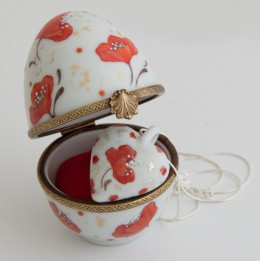 Egg box fine porcelain and necklace heart assorted Passion Poppies