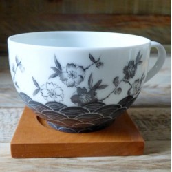tasse thé porcelaine décor fleurs de cerisier