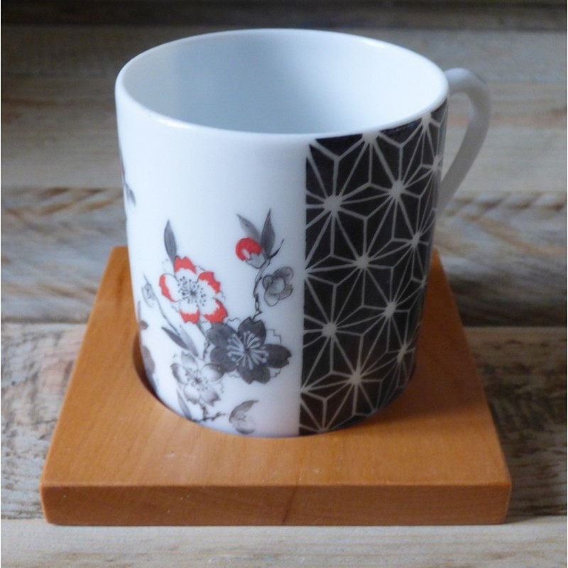 tasse café porcelaine décor fleur du japon noire et rouge