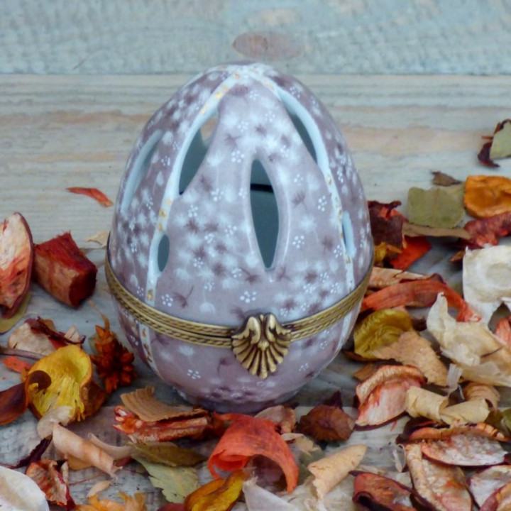 œuf porcelaine diffuseur de parfum beige et or