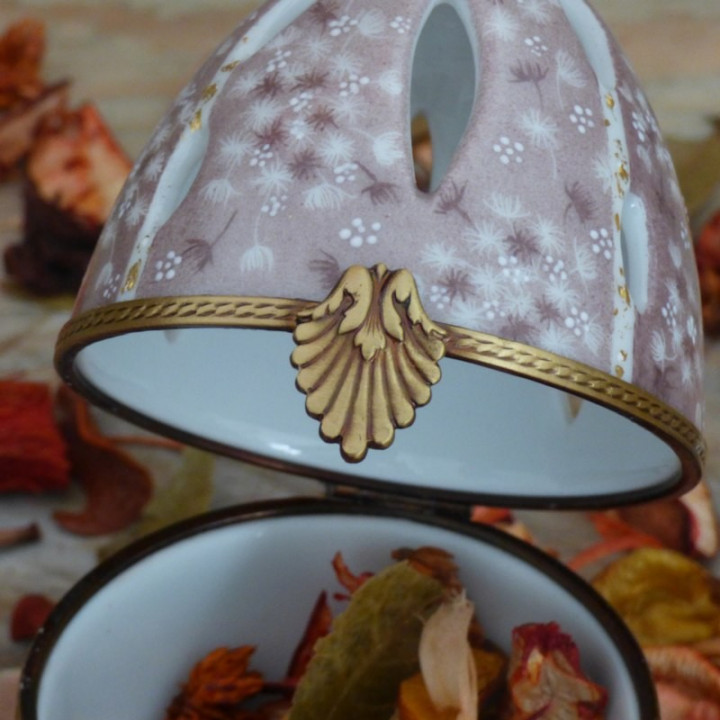 Boite porcelaine oeuf  beige  or Noces de porcelaine diffuseur parfum