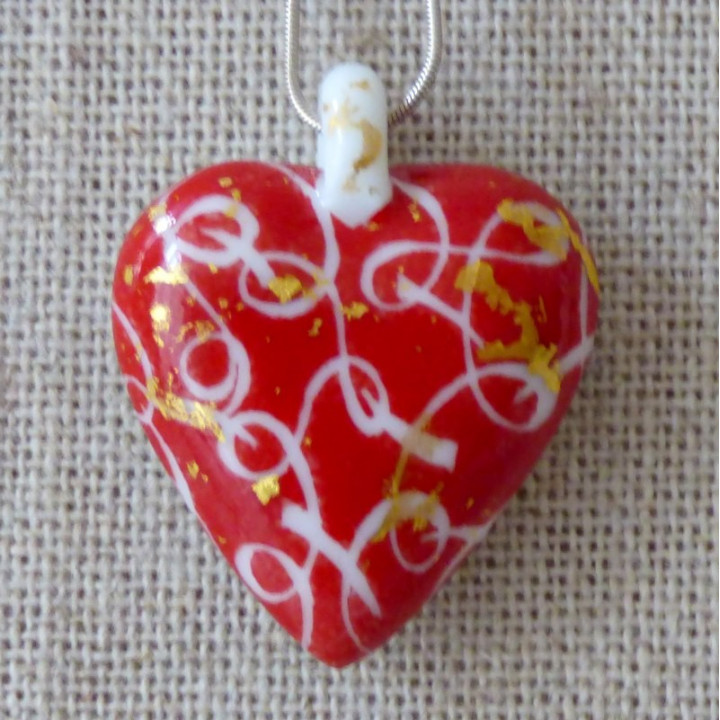 collier coeur rouge porcelaine ruban et or
