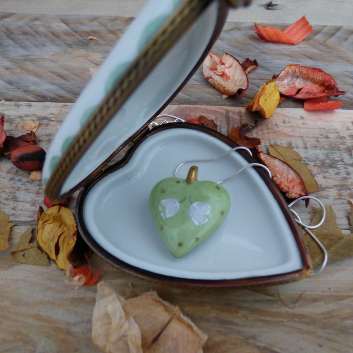 Boite et collier coeur de porcelaine assortis - décor Muguet et or fin