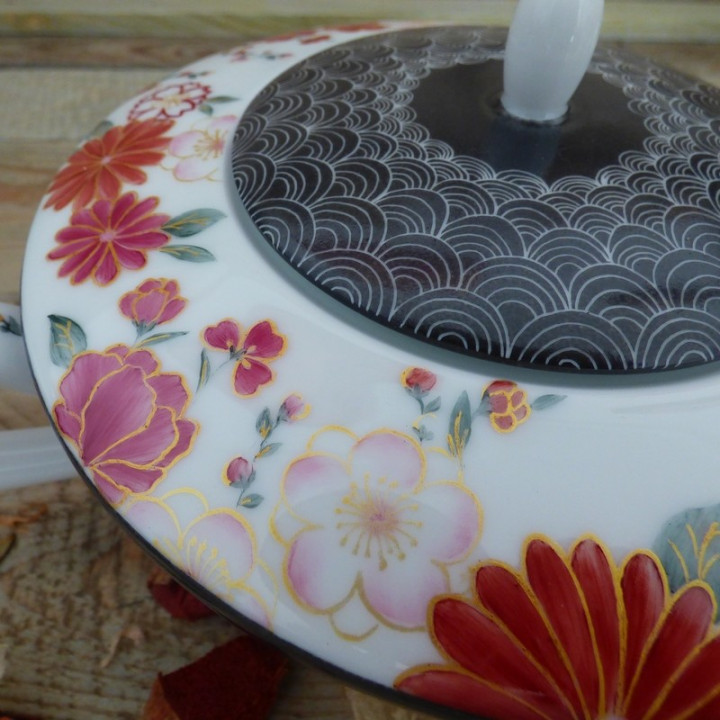 Théière porcelaine noire fine de France décoration fleurs du Japon