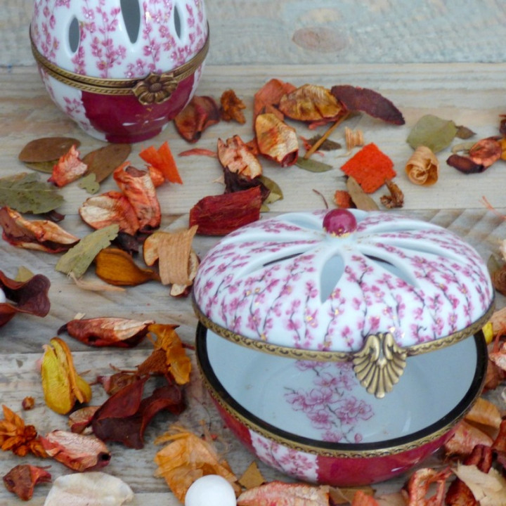 Boite à bijoux porcelaine diffuseur de parfum fleur de cerisier et or