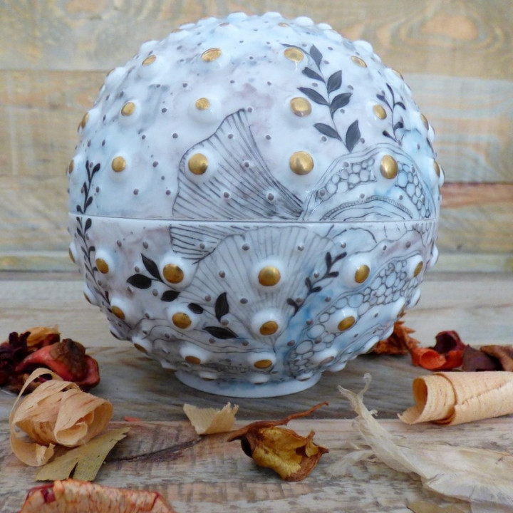 Photophore oursin en porcelaine fine peint à la main sublimé d'or