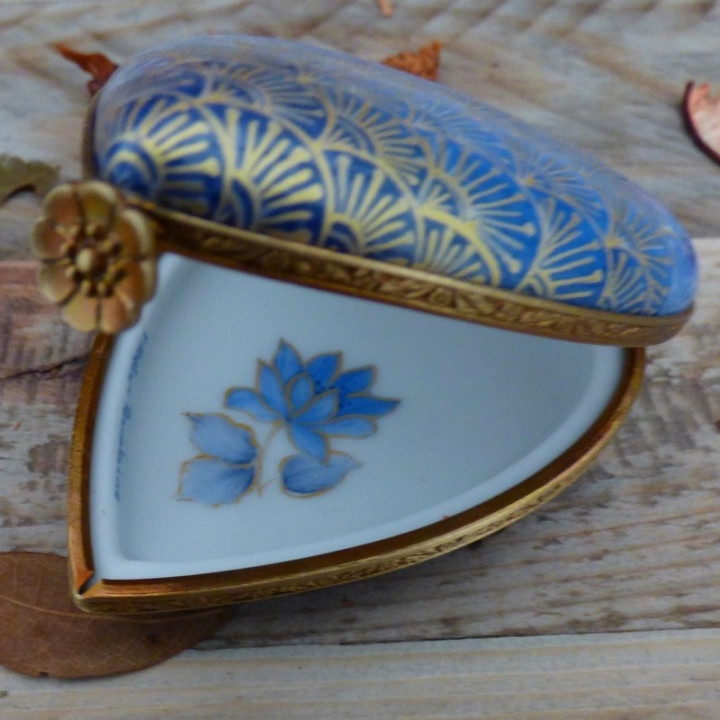 Boite à bijoux coeur porcelaine Décor vague bleu et or Seigahia