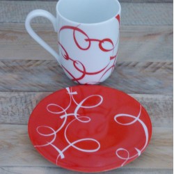 mug et assiette porcelaine fine rouge vif peint main