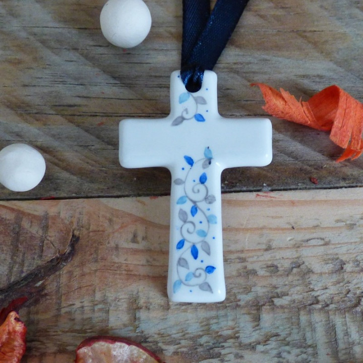 Petite croix bleue porcelaine - Naissance baptême ou communion