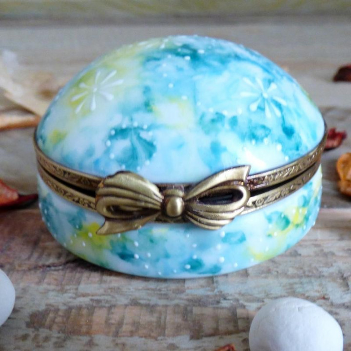 Boite à pilules porcelaine de Limoges - Naissance baptême ou communion