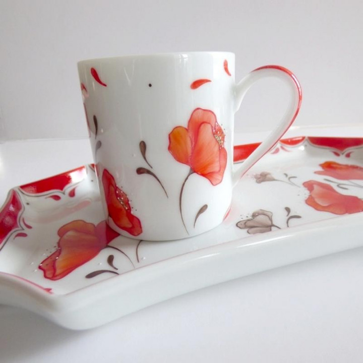 Tasse cafe gourmand porcelaine décor coquelicot rouge