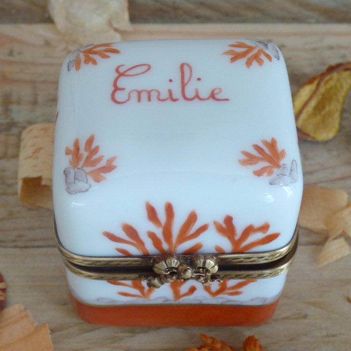 Boite porcelaine France et collier assorti - Cadeau Noces de Corail