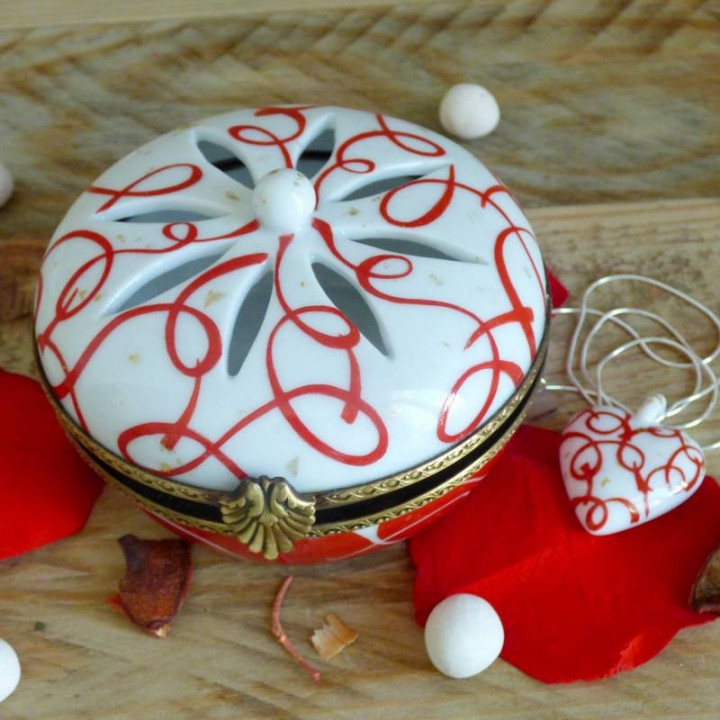Jewelry box and necklace heart red porcelain Limoges customized
