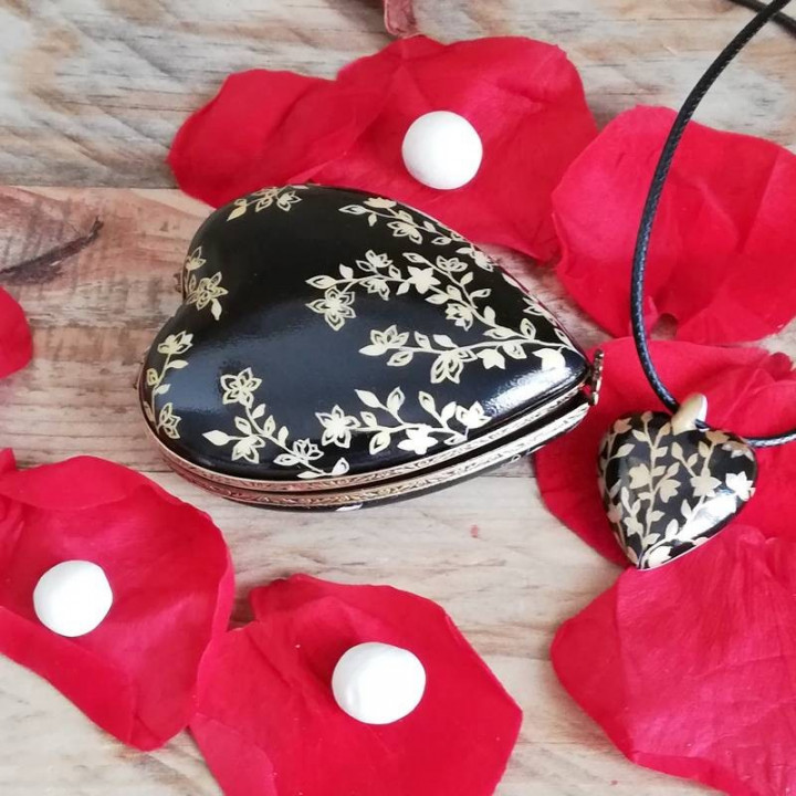 Jewelry box & necklace heart porcelain black & gold japanese flower