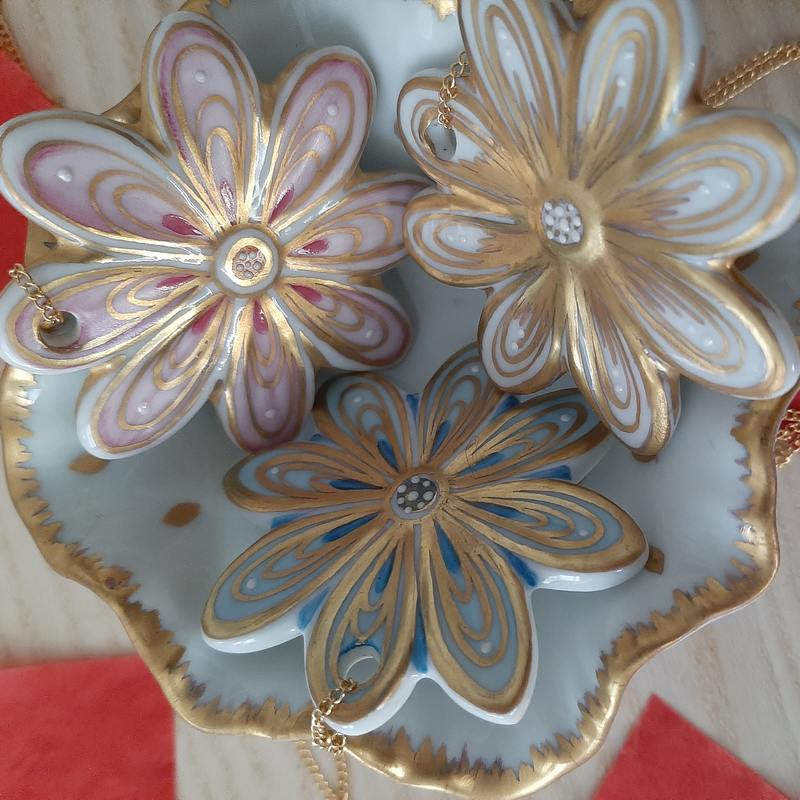 Collier fleur porcelaine de limoges rose et or