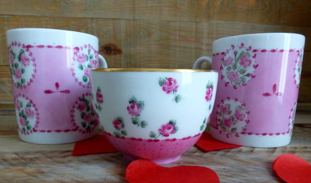 collection tasse porcelaine Limoges decor petites  roses