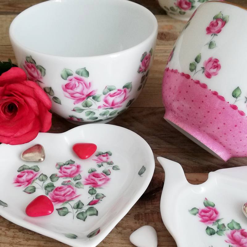 round teacup with pink roses porcelaine Limoges