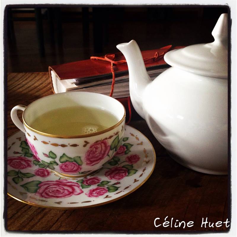 tasse thé porcelaine decor roses anciennes et or
