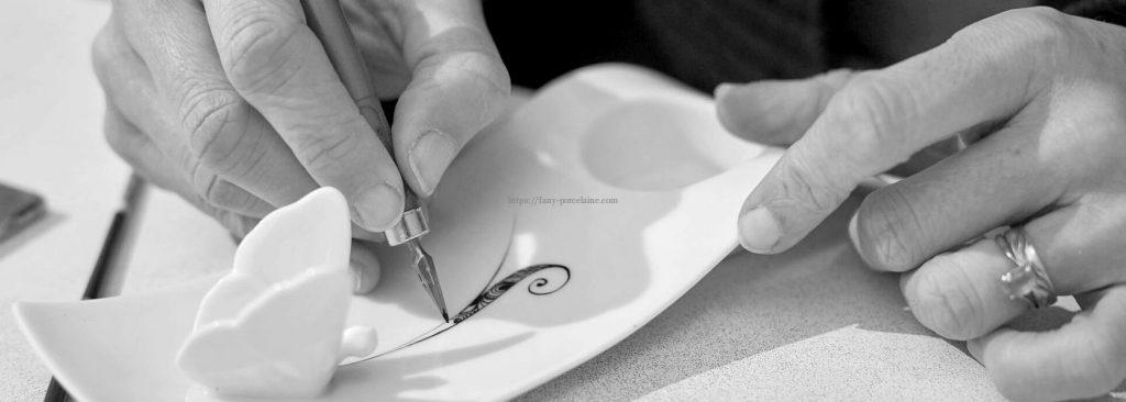 peinture sur porcelaine travail à la plume Stéphanie Hayet