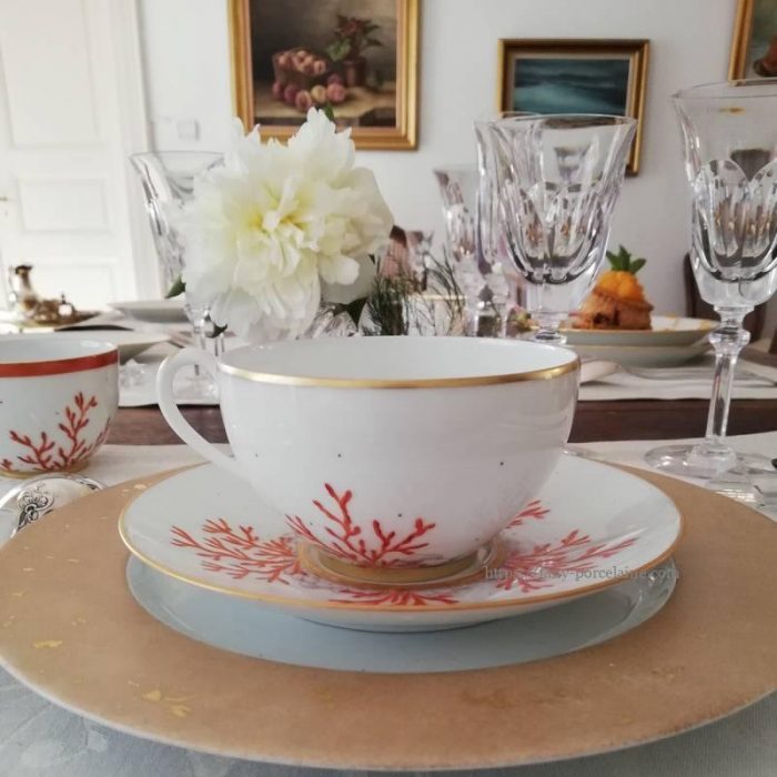 service de table assiette porcelaine décor corail et or - Limoges